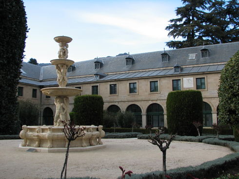 ES_MAD_MAD San-Lorenzo-de-El-Escorial-007-01 Colegio-María-Cristina