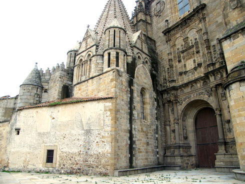 ES_EXT_CAC Plasencia-001-01 Catedrales-reloj-1