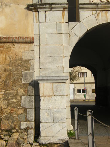ES_EXT_BAD Badajoz-003-02 Puerta-Pilar-1-y-2
